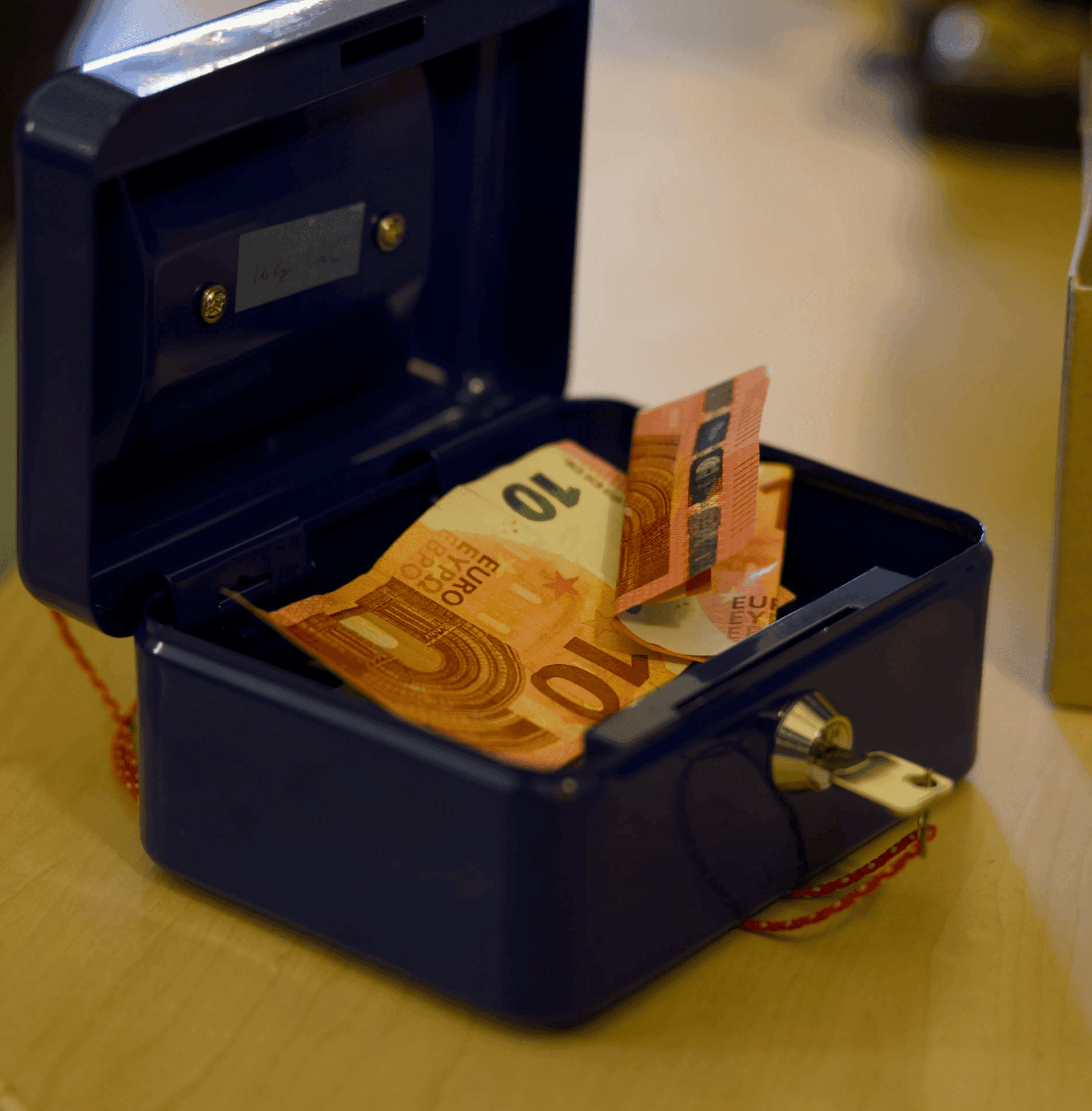 Cash box with euro notes